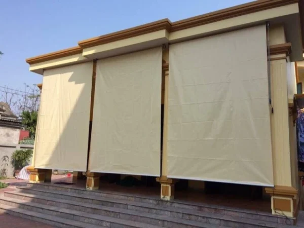 Bạt cuốn ngoài trời che nắng mưa cho hiên nhà