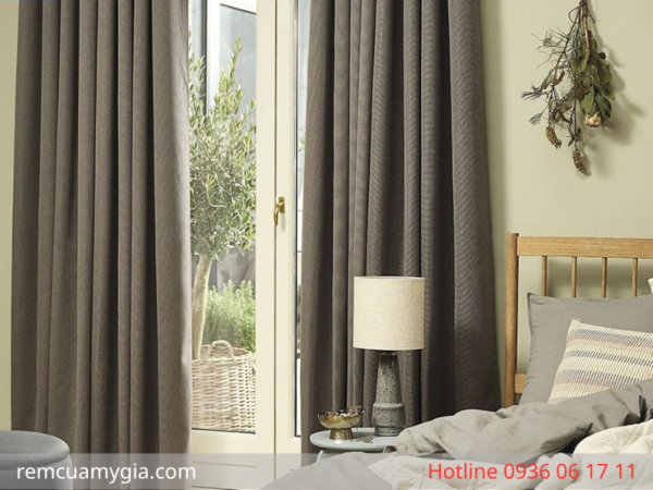Thay rèm cửa sổ cũ và sửa ray rèm tại nhà ở TP.HCM